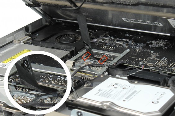 Guide photos remplacement câble de liaison de la carte wifi (carte airport) iMac 27" fin 2009 (EMC 2309 et 2374) (Etape 10 - image 1)