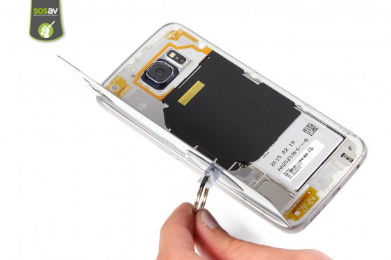 Guide photos remplacement nappe nfc / chargeur à induction Samsung Galaxy S6 (Etape 3 - image 2)