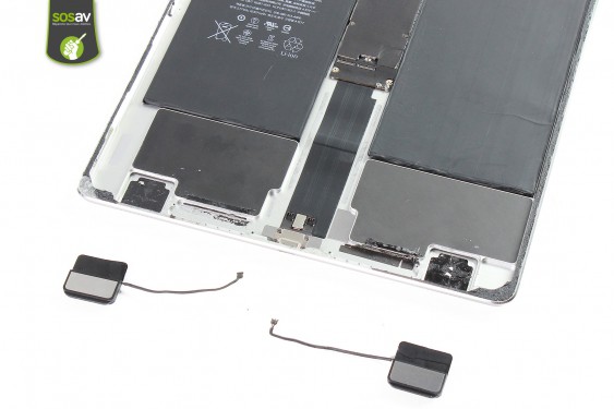 Guide photos remplacement haut-parleurs du bas iPad Pro 12,9" (2015) (Etape 30 - image 1)