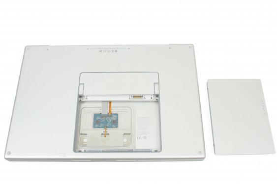 Guide photos remplacement carte wifi airport Macbook Pro 17"  Modèles A1151, A1212, 1229 & A1261 (Etape 4 - image 1)