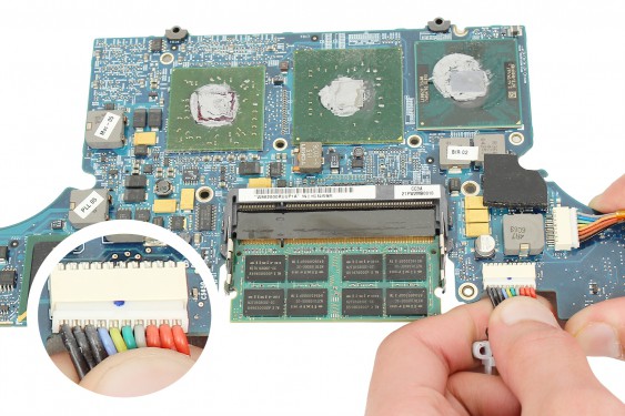 Guide photos remplacement carte mère Macbook Pro 17"  Modèles A1151, A1212, 1229 & A1261 (Etape 60 - image 1)