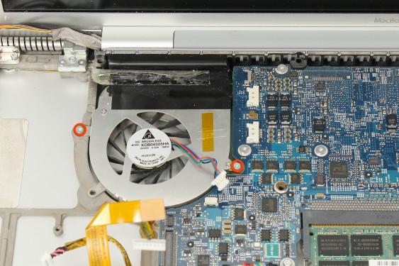 Guide photos remplacement ventilateur gauche Macbook Pro 17"  Modèles A1151, A1212, 1229 & A1261 (Etape 45 - image 1)