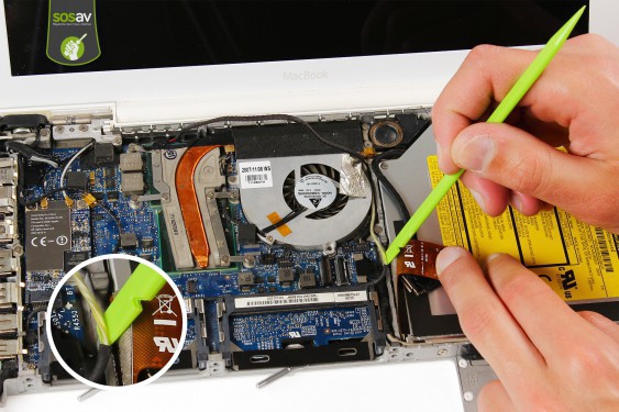Guide photos remplacement connecteur d'alimentation et de données du disque dur Macbook Core 2 Duo (A1181 / EMC2200) (Etape 13 - image 1)