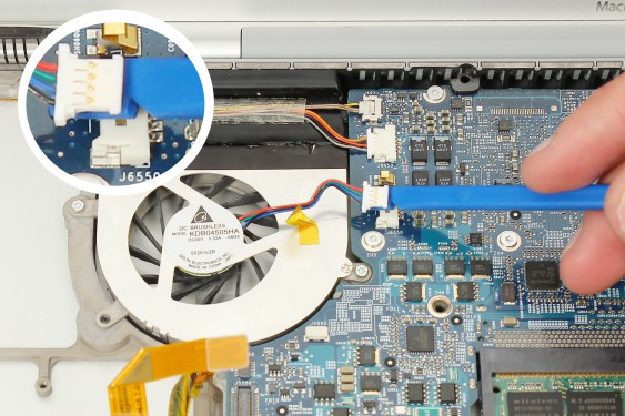 Guide photos remplacement capteur de température du radiateur principal Macbook Pro 17"  Modèles A1151, A1212, 1229 & A1261 (Etape 49 - image 2)