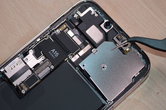 Guide photos remplacement caméras arrière iPhone 13 Pro Max (Etape 7 - image 3)