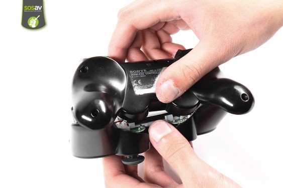 Guide photos remplacement boutons l1,l2,r1 et r2 Manette Dualshock 3 (Modèle Sixaxis) (Etape 2 - image 2)