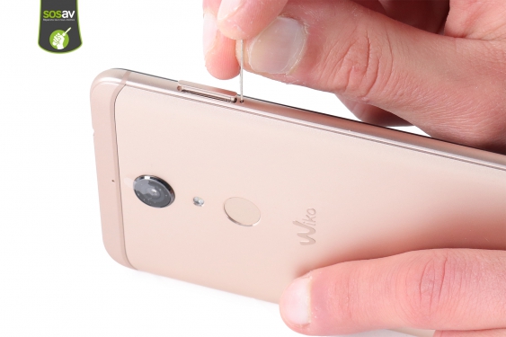 Guide photos remplacement ecran Wiko View XL (Etape 2 - image 2)