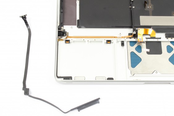 Guide photos remplacement récepteur infrarouge / support bas du disque dur MacBook Pro 15" Fin 2008 - Début 2009 (Modèle A1286 - EMC 2255) (Etape 46 - image 1)
