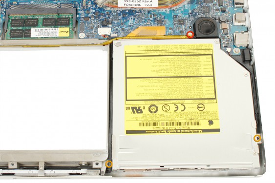 Guide photos remplacement pile de sauvegarde Macbook Pro 17"  Modèles A1151, A1212, 1229 & A1261 (Etape 16 - image 1)