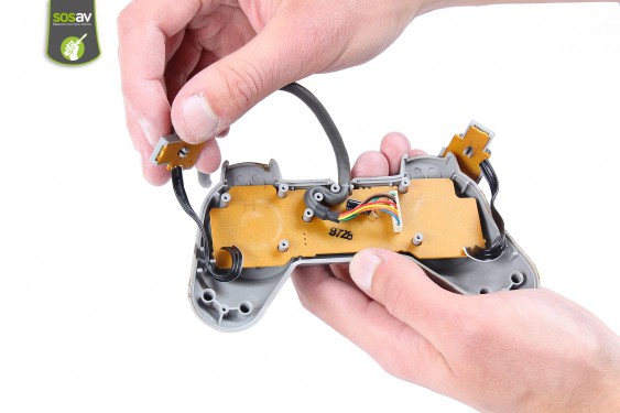 Guide photos remplacement boutons r1 et r2 Manette Playstation 1 (Non dualshock) (Etape 3 - image 4)
