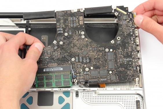 Guide photos remplacement radiateur du processeur et de la carte graphique MacBook Pro 15" Fin 2008 - Début 2009 (Modèle A1286 - EMC 2255) (Etape 28 - image 2)