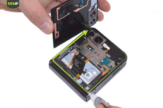 Guide photos remplacement vitre arrière et écran externe Galaxy Z Flip5 (Etape 19 - image 2)