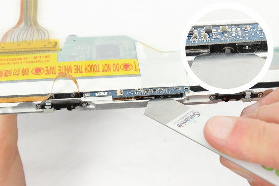 Guide photos remplacement ecran lcd complet Macbook Pro 17"  Modèles A1151, A1212, 1229 & A1261 (Etape 33 - image 1)