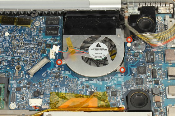 Guide photos remplacement ventilateur droit Macbook Pro 17"  Modèles A1151, A1212, 1229 & A1261 (Etape 19 - image 1)