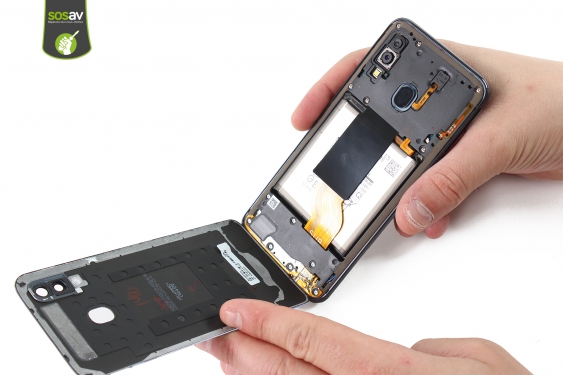 Guide photos remplacement carte mère / caméra arrière Galaxy A40 (Etape 7 - image 3)