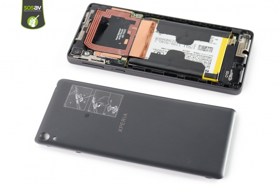 Guide photos remplacement ecran Xperia E5 (Etape 6 - image 1)