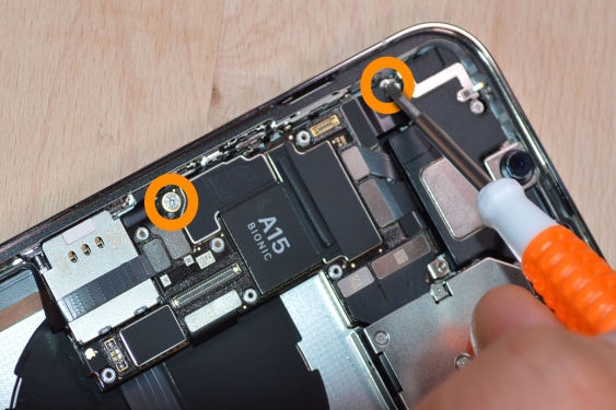 Guide photos remplacement connecteur de charge iPhone 13 Pro Max (Etape 10 - image 4)