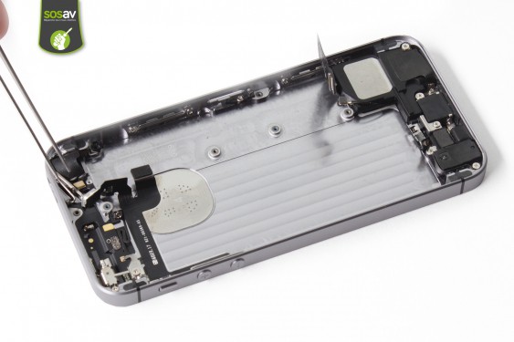 Guide photos remplacement nappe power + vibreur + volume iPhone SE (Etape 31 - image 1)