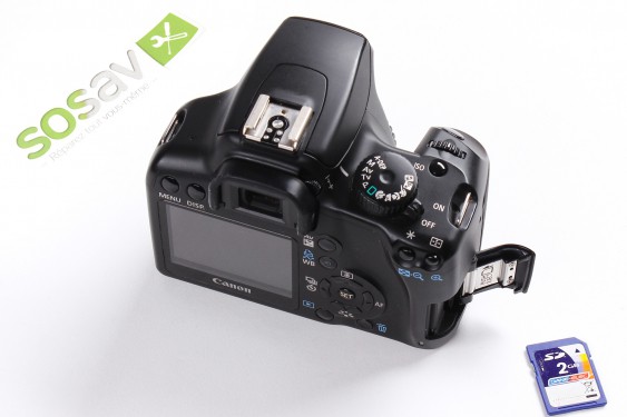 Guide photos remplacement carte sd Canon EOS 1000D / Rebel XS / Kiss F (Etape 4 - image 1)