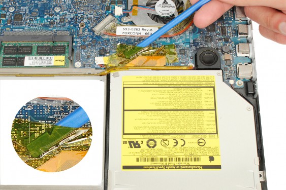 Guide photos remplacement pile de sauvegarde Macbook Pro 17"  Modèles A1151, A1212, 1229 & A1261 (Etape 17 - image 1)