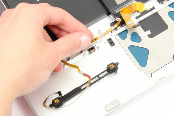 Guide photos remplacement récepteur infrarouge / support bas du disque dur MacBook Pro 15" Fin 2008 - Début 2009 (Modèle A1286 - EMC 2255) (Etape 49 - image 3)