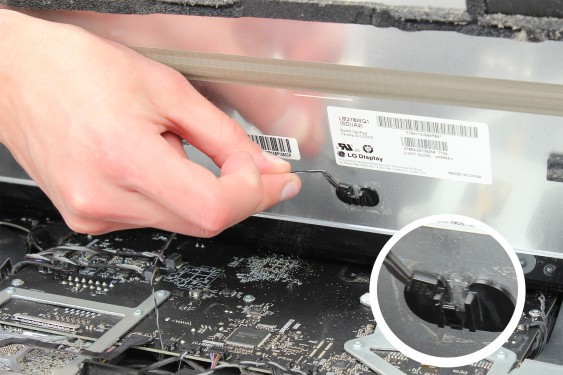 Guide photos remplacement lecteur superdrive (lecteur/graveur dvd) iMac 27" fin 2009 (EMC 2309 et 2374) (Etape 12 - image 2)