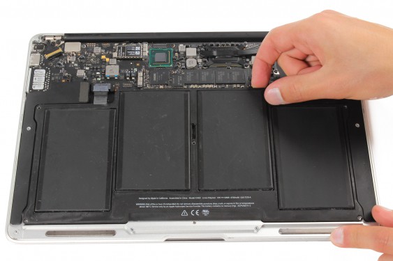 Guide photos remplacement ecran complet Macbook Air 13" mi-2011 EMC2469 (A1369) (Etape 18 - image 1)