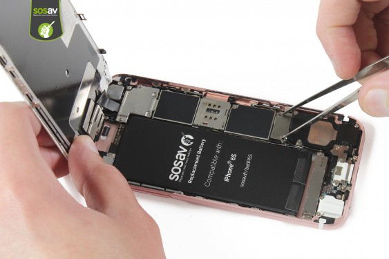 Guide photos remplacement connecteur de charge, prise jack et micro iPhone 6S (Etape 6 - image 1)