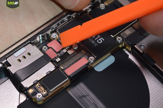 Guide photos remplacement connecteur de charge iPhone 13 Pro (Etape 10 - image 4)